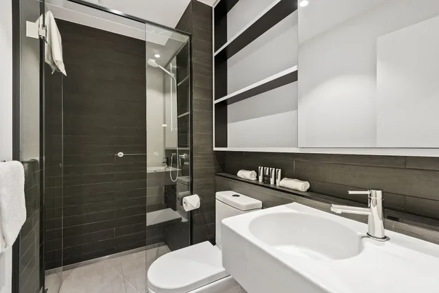 شقة ديلوكس بسريرين كوين بإطلالة على المدينة بغرفتي نوم، District Apartments Fitzroy 7/8
