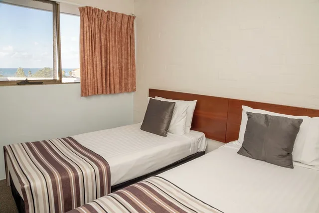3 Bedrooms, Loft, Apartment, 1 Queen and 4 Single Beds، Atrium Hotel Mandurah 1/6