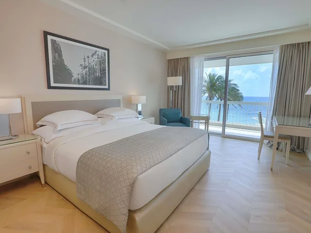 Executive, King Bed, Movenpick Hotel Beirut 1/10