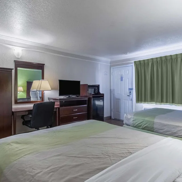 غرفة بسريرين كوين للمدخنين، Motel6 Kingsburg, CA 5/6