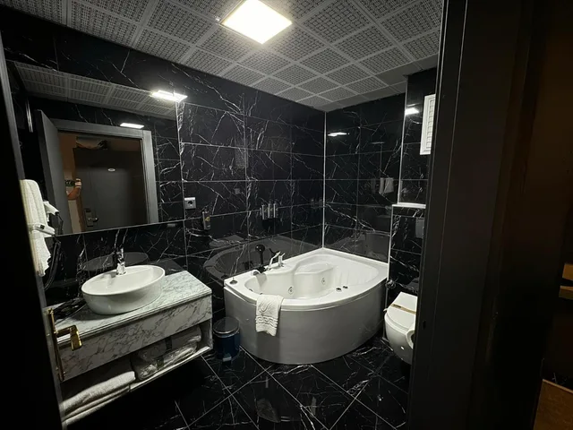 Suite, Royal Anka Hotel 6/10
