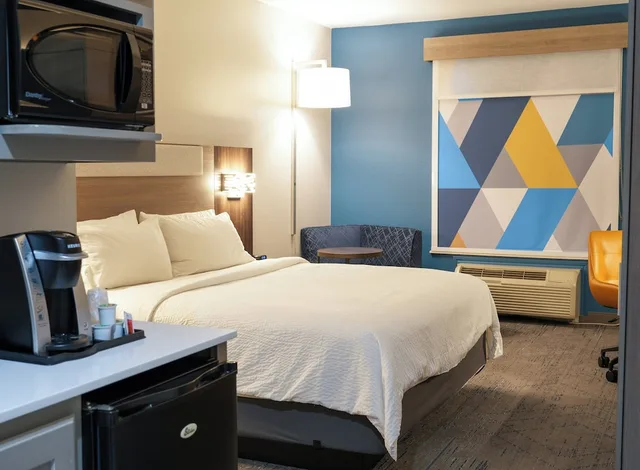غرفة قياسية بسرير كينج لذوي الإعاقة، Holiday Inn Express Hotel And Suites Cedar Hill 4/9