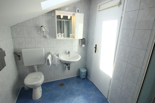 شقة بإطلالة على البحر بشرفة بغرفتي نوم، Bacan Serviced Apartments 5/6