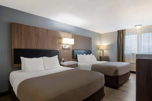 Standard, 2 Queen Beds, Quality Inn & Suites Silverdale Bangor-Keyport 4/10