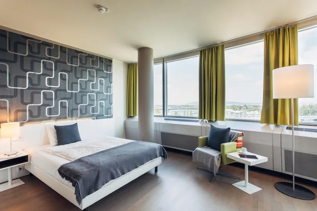 غرفة قياسية بسريرين منفصلين بإطلالة على النهر، harrys home Wien Millennium Tower 1/10