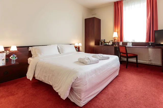 غرفة قياسية بسرير مزدوج، KYRIAD PRESTIGE CLERMONT FERRAND 1/6