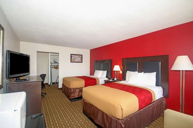 جناح بسريرين مزدوجين، Americas Best Value Inn Pilot Mountain 1/3
