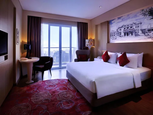 غرفة ديلوكس بسرير فردي بإطلالة على المسبح بشرفة، Grand Mercure Bandung Setiabudi 2/2