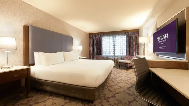 غرفة بسرير كينج تُحدَّد عند الوصول، Silver Legacy Reno - A Caesars Rewards Destination 1/3