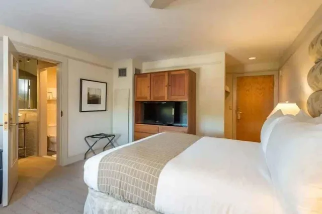 غرفة كلاسيكية بسرير كوين بإطلالة على المرفأ، The Breakwater Inn and Spa 4/5