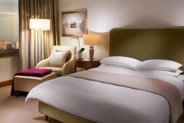 غرفة كلوب، Regent Warsaw Hotel 2/2
