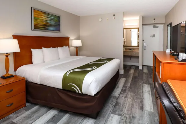 Room, King Bed, Bathtub, Quality Inn Miami Airport - Doral 2/9