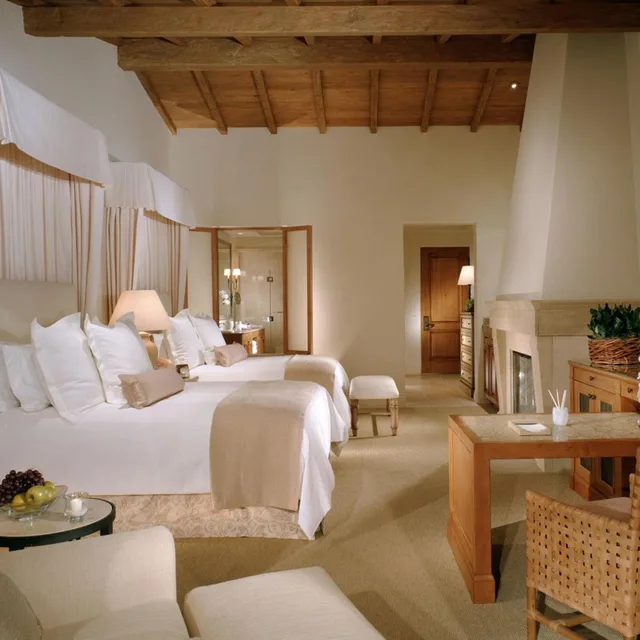 جناح بسريرين كوين بإطلالة على الحديقة بشرفة بغرفة نوم واحدة، The Resort At Pelican Hill 1/3