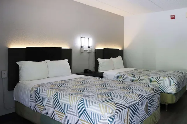 غرفة قياسية بسريرين مزدوجين، Motel6 Birmingham, AL 2/6