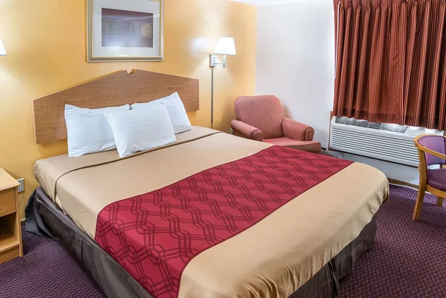 غرفة بسرير كينج، Rodeway Inn & Suites Austin I-90 1/3