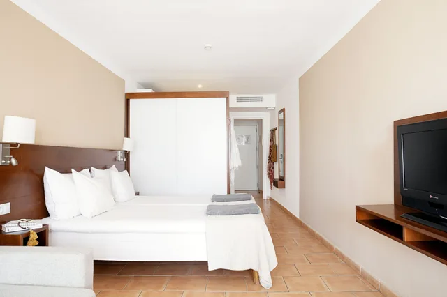 استوديو بسريرين منفصلين مع أريكة، Sunprime Atlantic View Suites And Spa 1/2