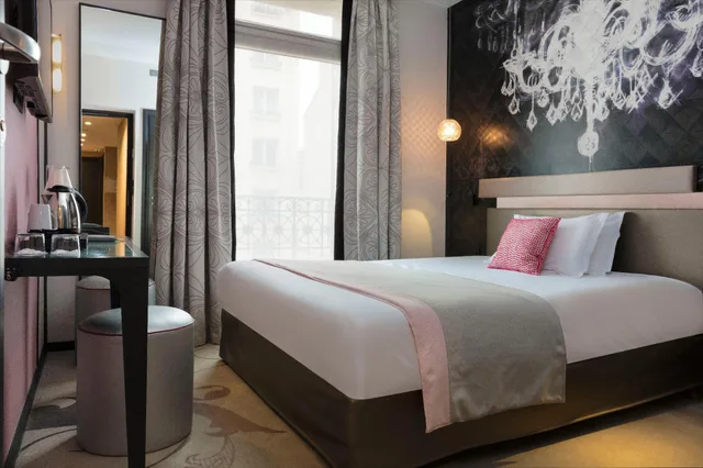 Room, Single, 1 Double and 1 Single Bed، Hotel Yllen Eiffel 1/2