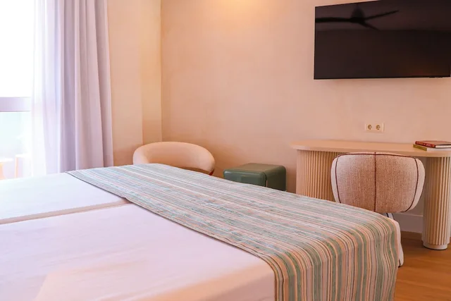 غرفة بسريرين منفصلين بشرفة، Del Mar Hotel And Spa 3/6