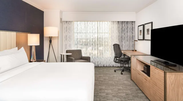 غرفة تنفيذية بسرير مزدوج لذوي الإعاقة، Hilton Columbus Polaris 2/4