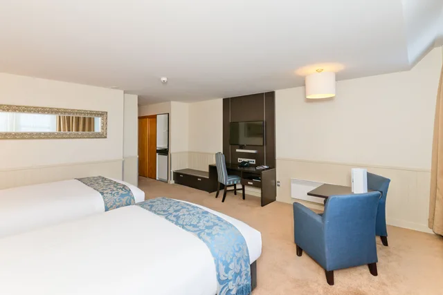 Superior, Twin Beds, Scenic Hotel Southern Cross 1/2
