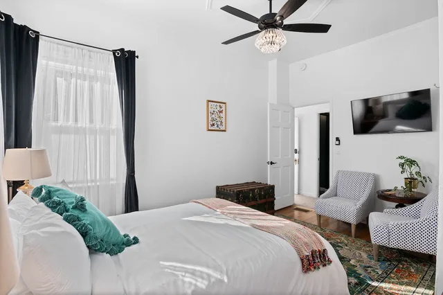 جناح ديلوكس بسرير كوين مع سرير سحّاب إضافي، The Adagio Bed and Breakfast 2/8