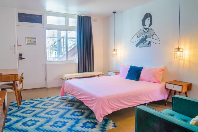 غرفة عائلية، The Pink Hotel Coolangatta 2/8