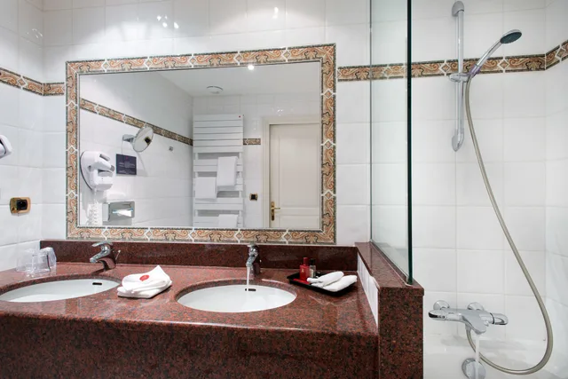 جناح جونيور، Hotel Restaurant La Matelote 5/6