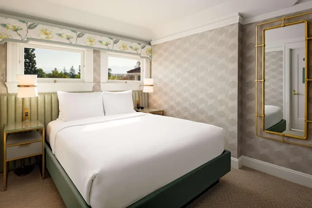 جناح بسرير كوين مع أريكة، Hayes Mansion San Jose, Curio Collection by Hilton 6/10