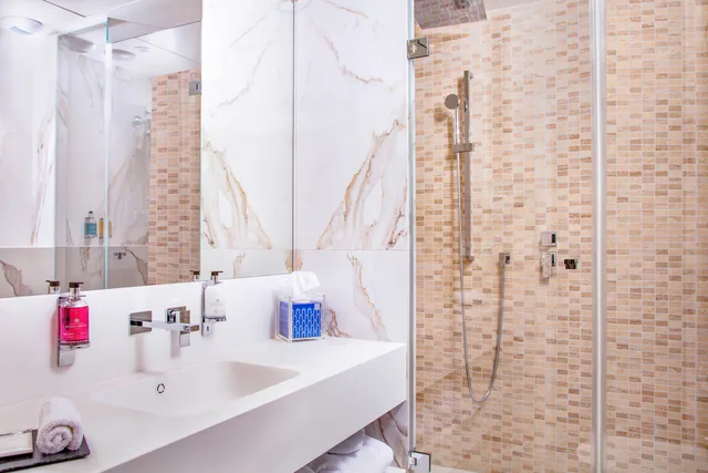 Unique Superior Triple.، Hotel Bristol Geneva 3/3