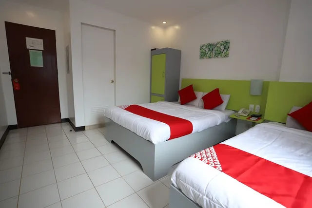 Standard, Triple, 1 Queen and 1 Single Bed, OYO 210 Apple Tree Suites 3/5