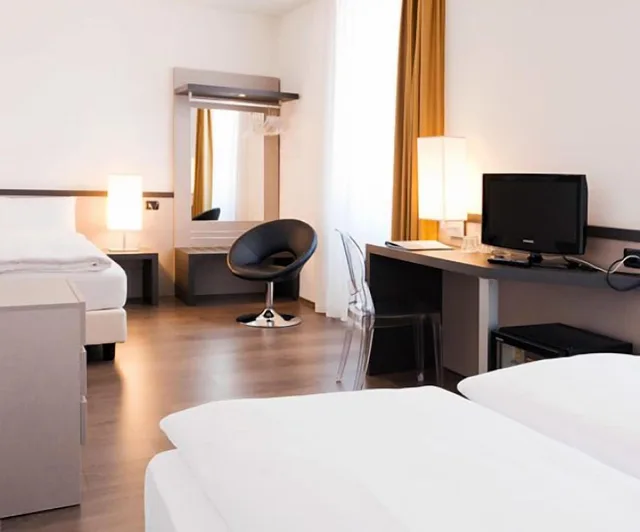 غرفة ثلاثية بسرير كوين وسرير فردي، Hotel Spa Internazionale 1/2