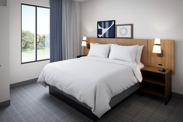 جناح بسرير كينج وسريرين كوين بإطلالة على الجبل بغرفتي نوم مع أريكة بمطبخ، Staybridge Suites Colorado Springs NE - Powers 3/5