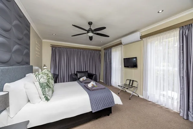 Comfort, Double Bed, Hill View، Plattekloof Premium Lodge 1/10