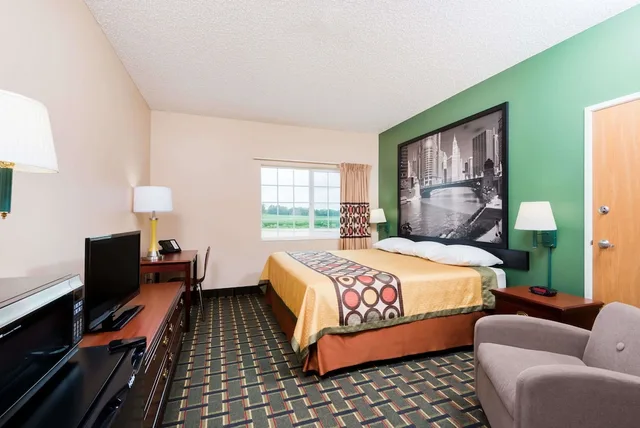 غرفة بسرير كينج لذوي الإعاقة، Super 8 by Wyndham Mt. Carmel IL 1/10