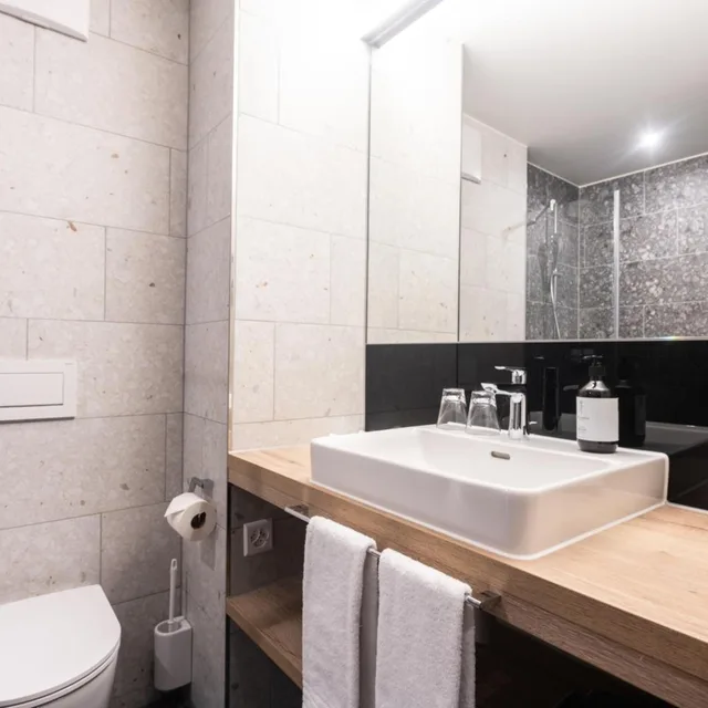 غرفة متصلة عائلية بشرفة بغرفتين، Hotel Krone Churwalden 3 Sterne Superior 4/5