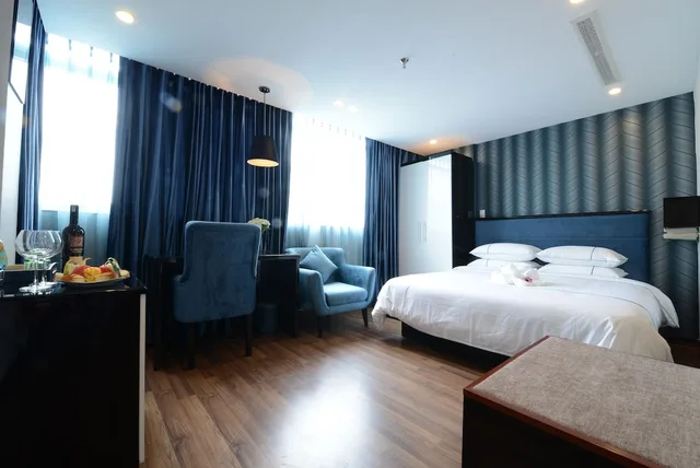 جناح شهر العسل بسرير كينج بإطلالة على المدينة، Hanoi Emerald Waters Hotel Spa 6/10