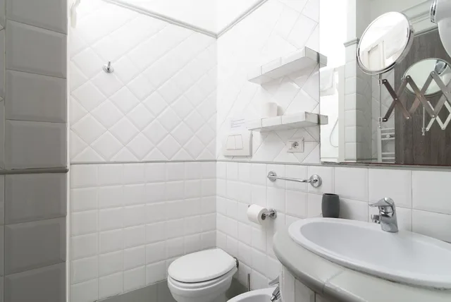 غرفة ثلاثية بسرير كوين وسرير فردي، White Caesar Guesthouse 5/8