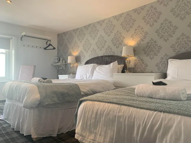 Silver, Family, 1 Double and 1 Single Bed, Sea View، The Jubilee Hotel 2/6