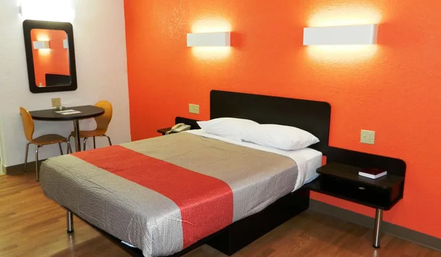 غرفة بسرير كوين لغير المدخنين، Motel6 Oklahoma City, OK - Airport East 5/10