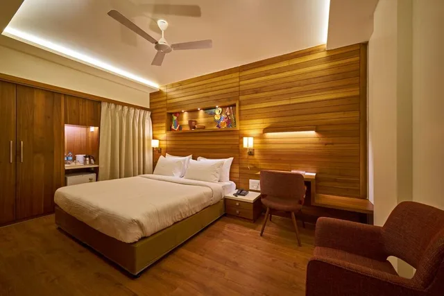 Executive, Double Bed, Hotel Atharv 3/3