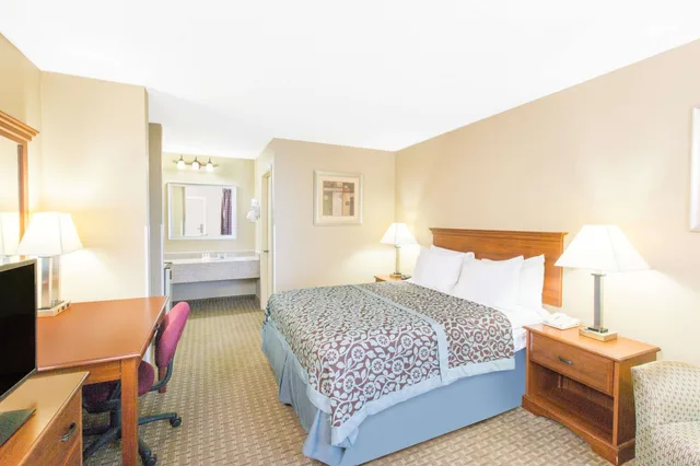 غرفة بسرير كينج للمدخنين لذوي الإعاقة، Days Inn by Wyndham Ripley 1/4