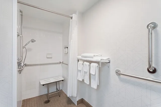 Standard, 2 Queen Beds, Accessible, Holiday Inn Express and Suites Cincinnati Riverfront, an IHG Hotel 8/8