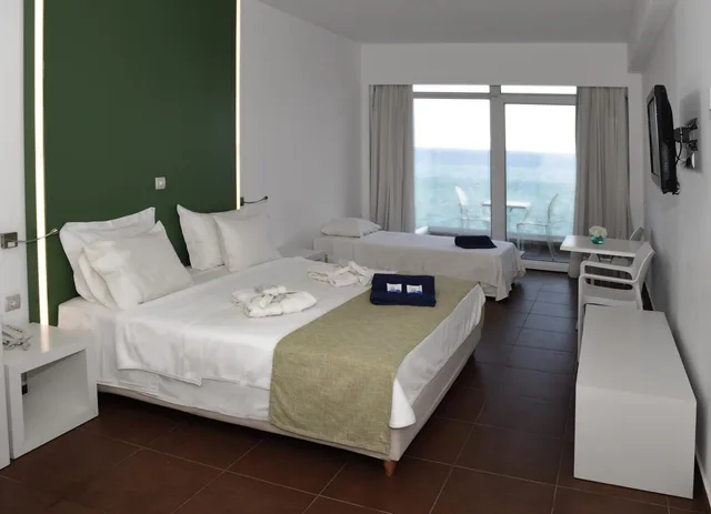 غرفة ديلوكس ثلاثية بإطلالة على البحر، Erytha Hotel &amp; Resort 1/8