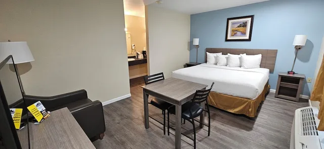غرفة ديلوكس بسرير كينج، Travelodge by Wyndham Wenatchee 6/10