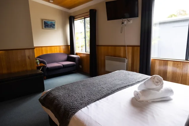 غرفة بريميوم بسرير كوين، Tullah Lakeside Lodge 3/7