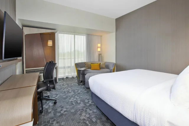 غرفة بسرير كينج، Courtyard By Marriott St. Joseph-Benton Harbor 1/7