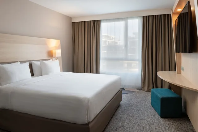 غرفة ديلوكس بسرير كينج، Courtyard Marriott Paris La Defense West Colombes 1/4