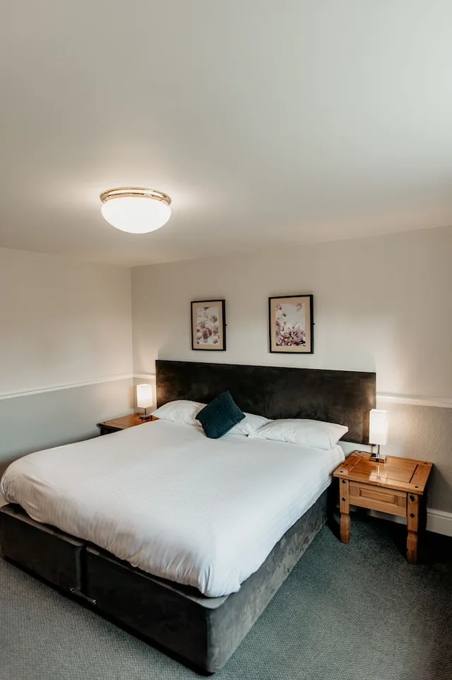 غرفة بسرير كينج، Oak Farm Hotel 2/8