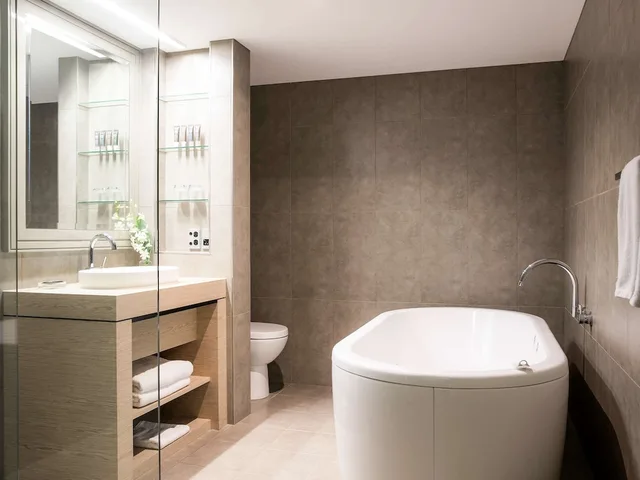 جناح عائلي بسرير كينج وسريرين منفصلين، Novotel Melbourne on Collins 7/17