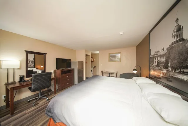 غرفة بسرير كينج، Super 8 By Wyndham Kingston 5/10